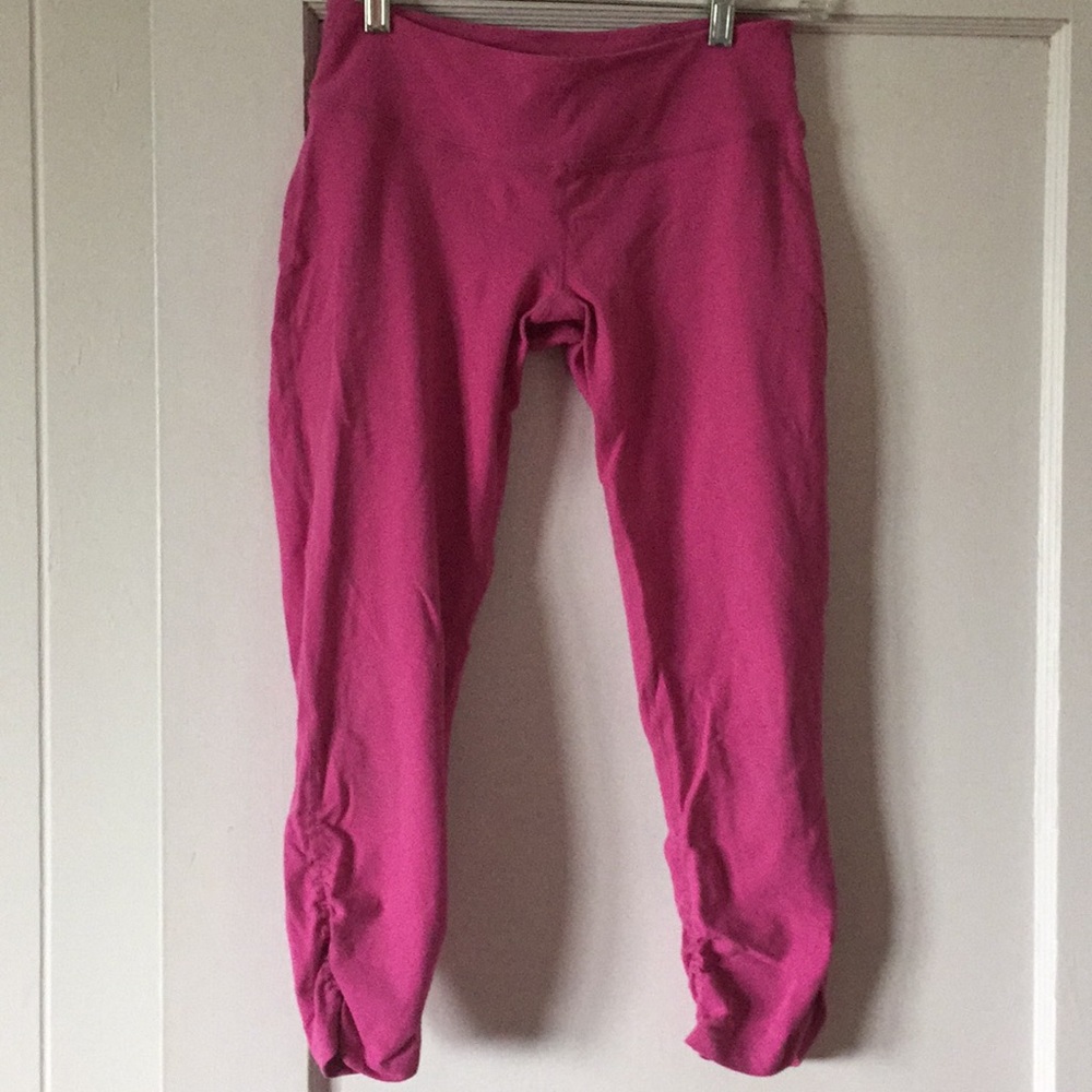 Beyond yoga low rise pink capris